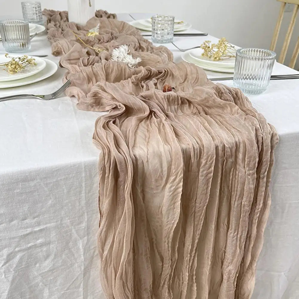 nappe runner texturée plissée semi transparente rouge foncé violet beige blanc cassé événementiel mariage