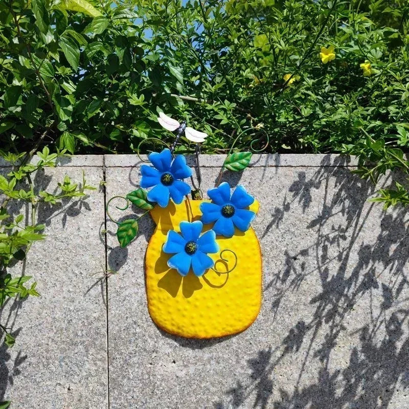 décoration murale artisanale fleurs colorées feuilles vertes abeille bleu jaune orange violet