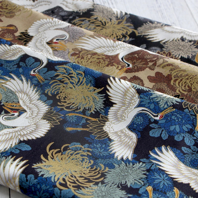 tissu brocart coton bleu foncé motifs grues fleurs japonais 145cm absorption bricolage couture patchwork