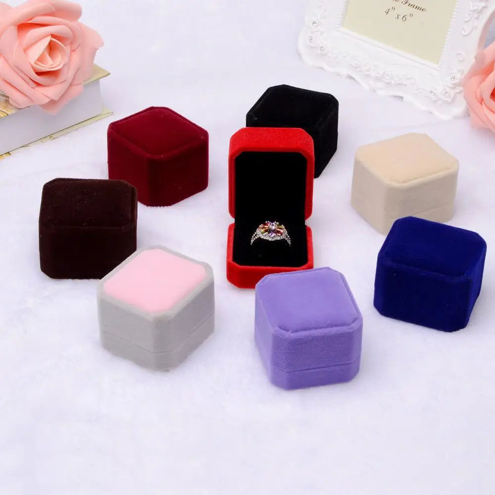 boîtes bijoux velours rouge noir beige violet gris anneaux classiques emballage cadeau