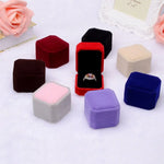 boîtes bijoux velours rouge noir beige violet gris anneaux classiques emballage cadeau