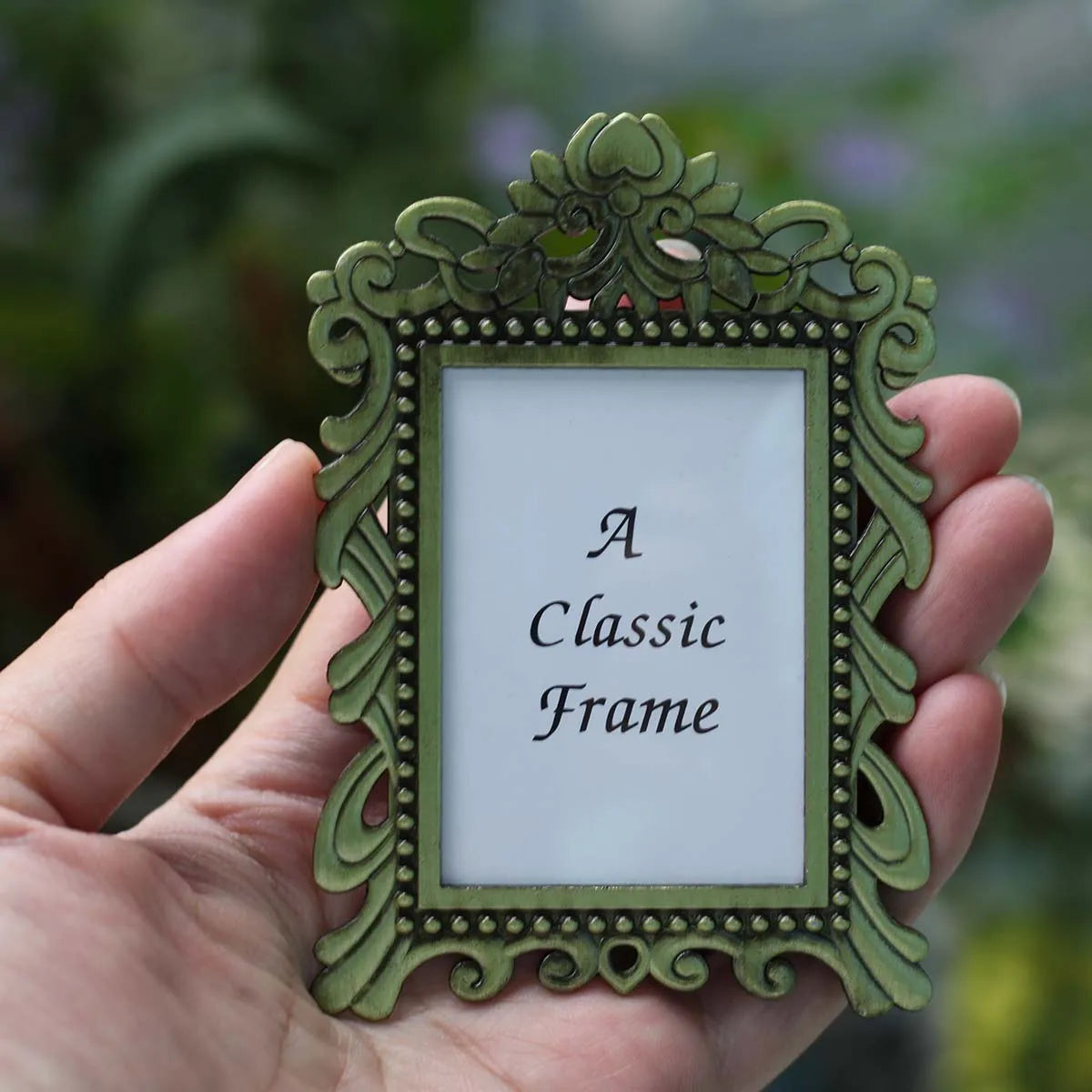 cadre photo pied bronze argenté vintage décor floral complexe métal ornementé