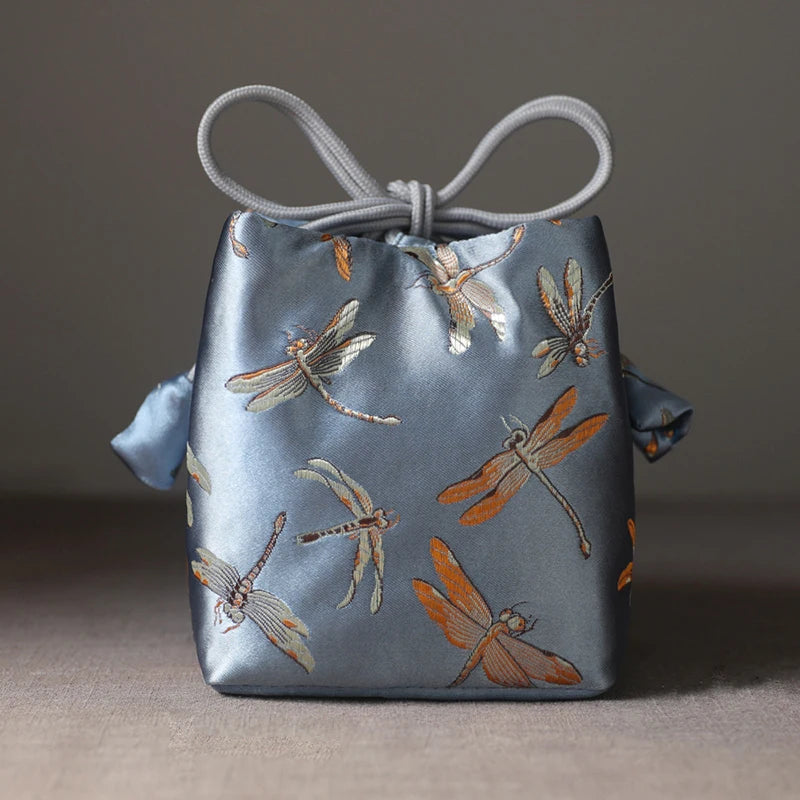 sac main voyage bleu clair broderie libellules dorées classique pliable respectueux environnement coton organiser