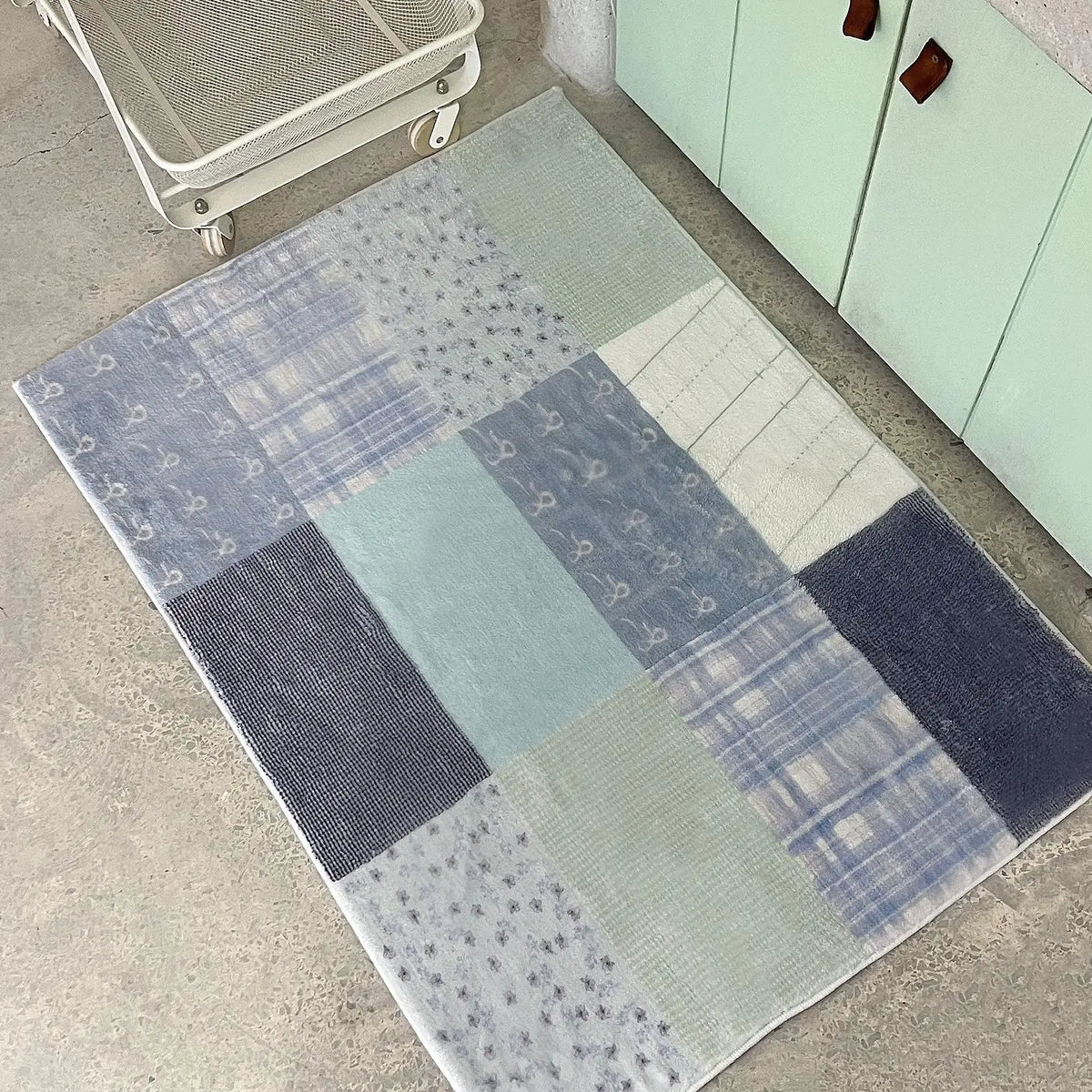 tapis moderne patchwork bleu gris motifs géométriques imperméable antidérapant intérieur extérieur voyage