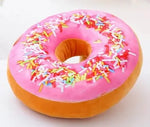coussin donut forme ronde peluche animée couleurs variées glaçage sucre coloré décoration intérieure sofa