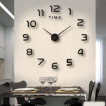Horloge murale acrylique 3D de 120 cm de diamètre sur un mur blanc