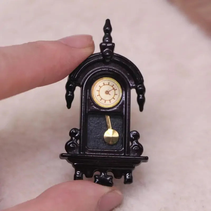 horloge murale vintage noire ornements dorés pendule classique miniature