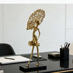 statue décorative moderne danseuse or abstraite texture lisse cheveux ajourés branches élégante