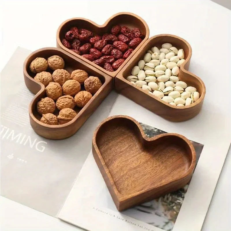 plateau bois naturel forme coeur fruits secs dessert moderne élégance pratique servir snackscréativité table