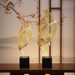 sculpture décorative feuille stylisée or noir moderne minimaliste ajourée asiatique fixée socle bois