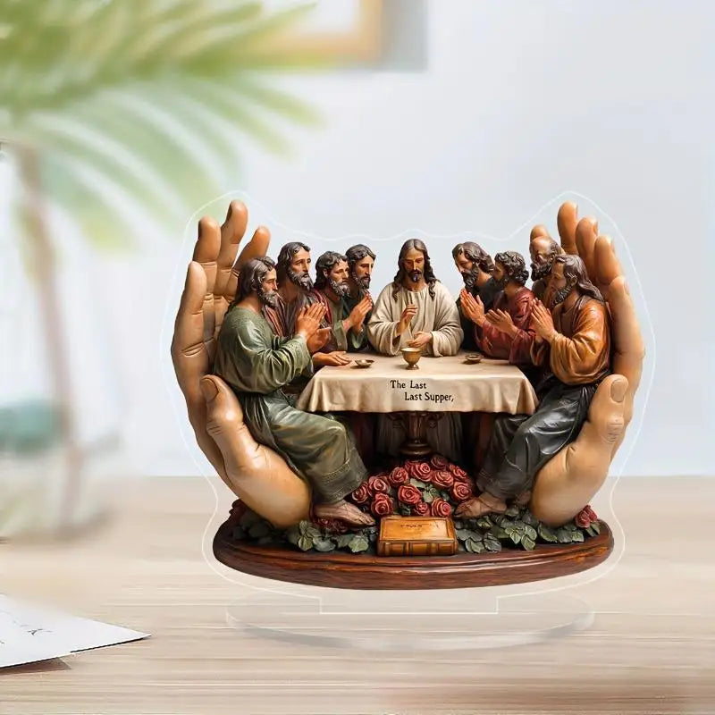 statue religieuse marron relief sculpté scène biblique support bois table roses livre