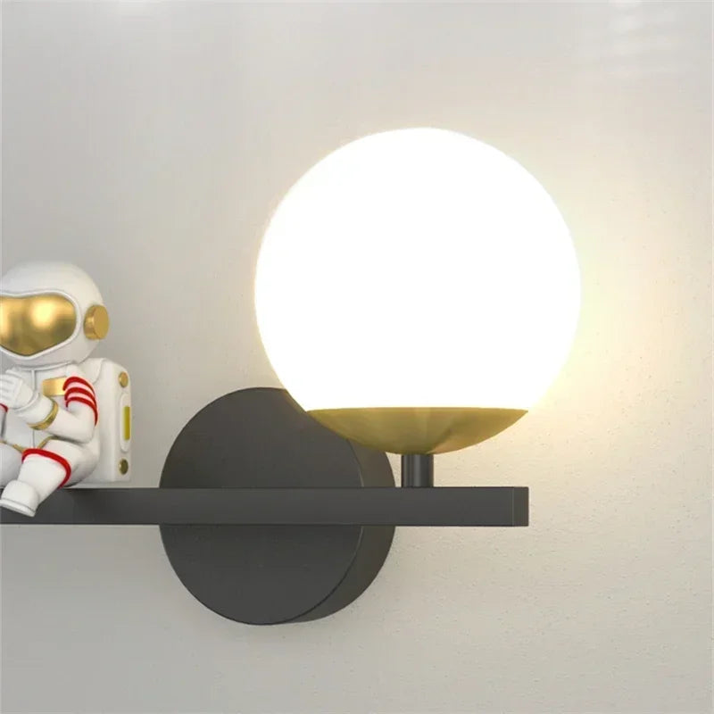 applique murale moderne astronaute étoile dorée noir blanc led chambre enfants