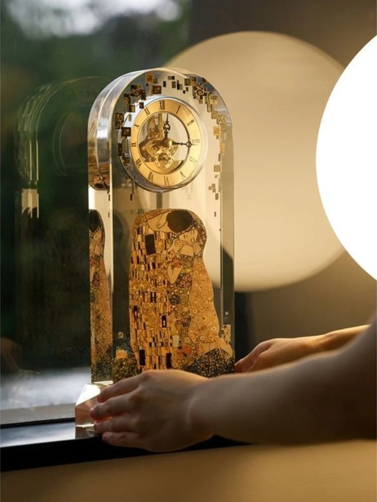 horloge table art nouveau klimt baiser cadran doré transparent verre géométrique salon vintage aiguille