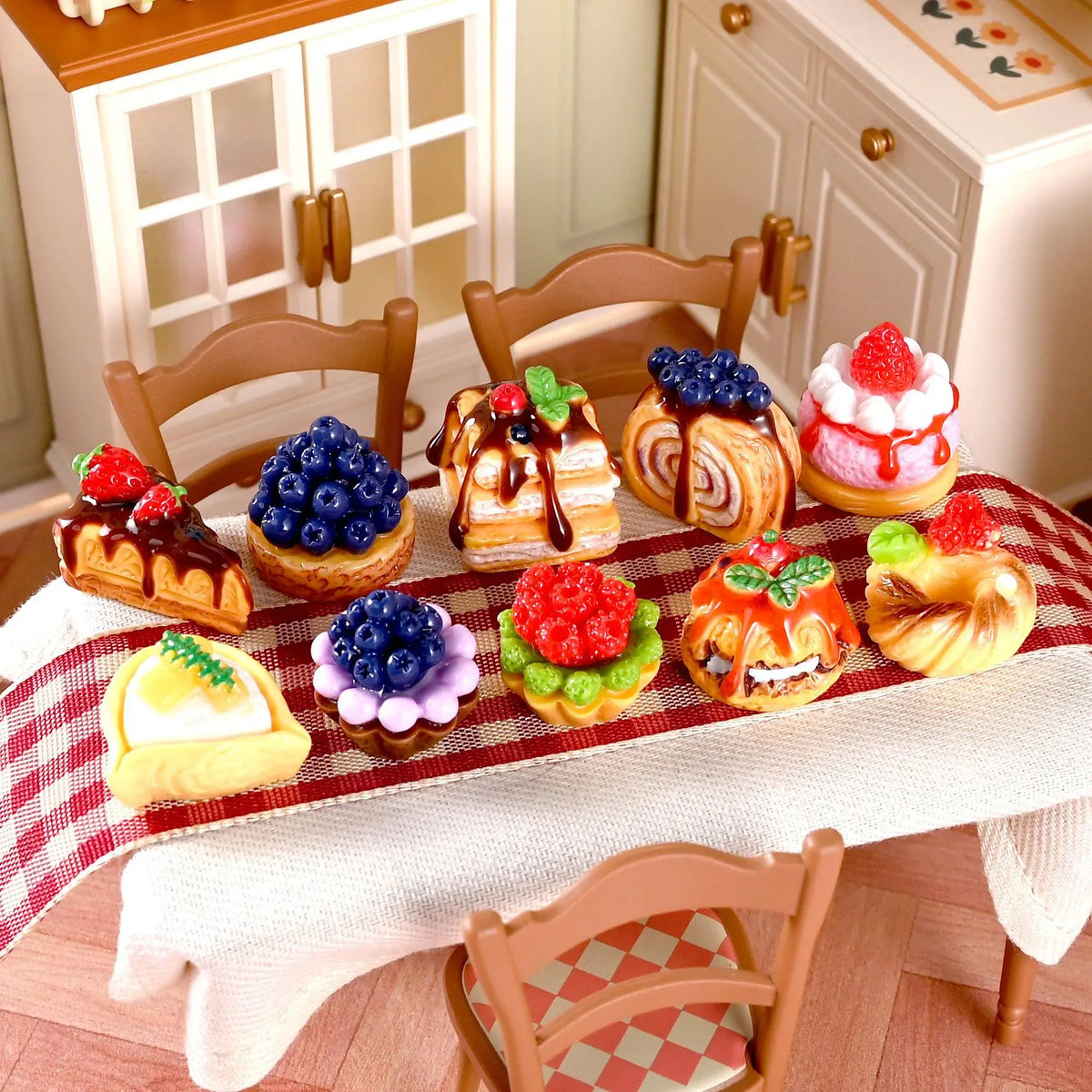 mini gâteaux dessert résine fruits détails fins maison poupée décor accessoire variés couleurs blanc