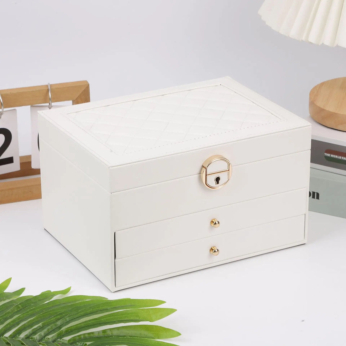 boîte rangement bijoux cuir vert blanc motif géométrique poignées dorées classique 24 compartiments
