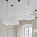 suspension lumineuse tissu blanc beige moderne minimaliste lustre salon chambre intérieur épuré