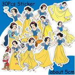 vaisselle jetable blanche neige assiettes gobelets pailles guirlande décorations cupcakes fête anniversaire enfant