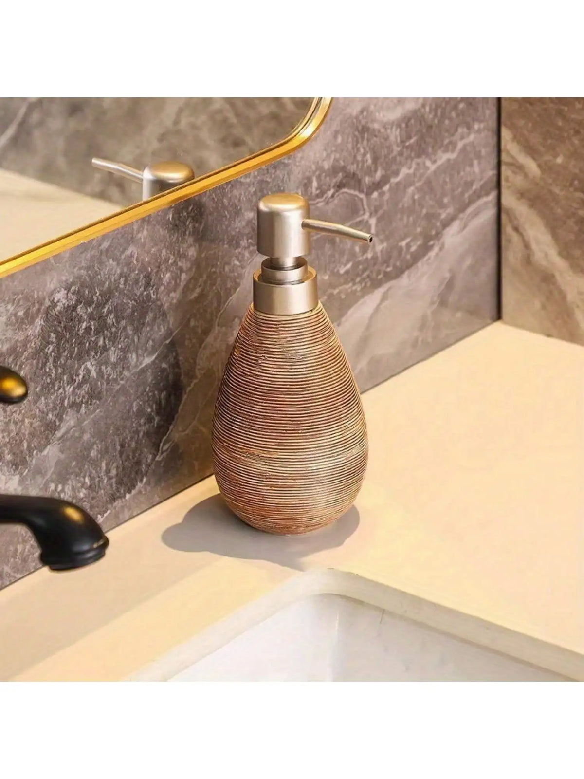 distributeur savon liquide mousse gris métallisé beige moderne élégant texture tissée marron clair foncé