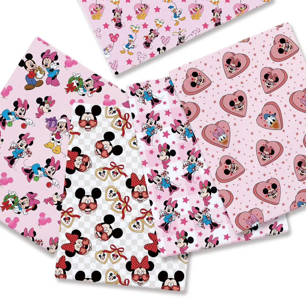 papier cadeau dessin animé mickey minnie mouse motifs coeurs etoiles couleur rose