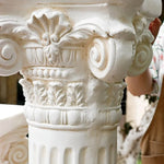 table d'appoint colonne romaine pierre sculptée classique blanc décoration intérieure angle canapé