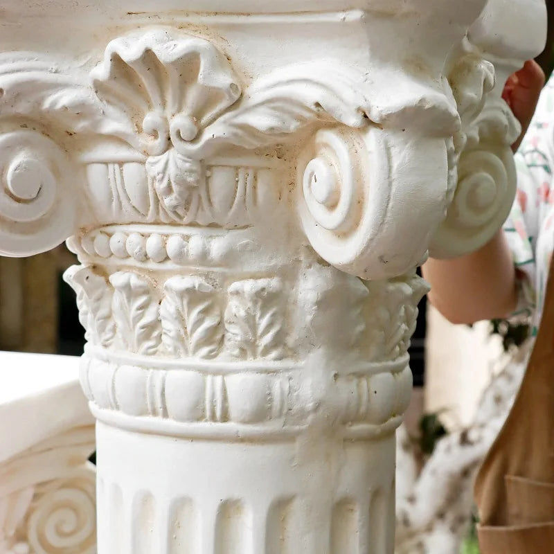 table d'appoint colonne romaine pierre sculptée classique blanc décoration intérieure angle canapé