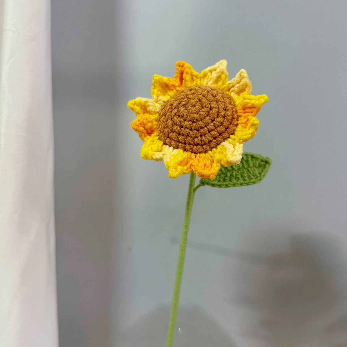 bouquet fleurs artificielles jaune marron vert crochetées décoration intérieure maison anniversaire mariage