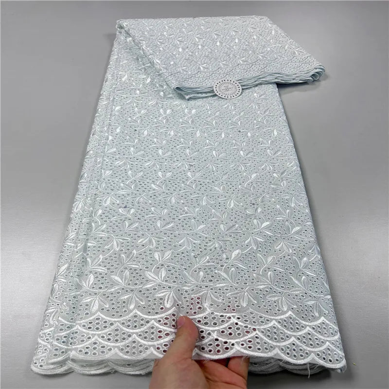 tissu dentelle coton blanc motifs floraux broderie strass robe couture luxe