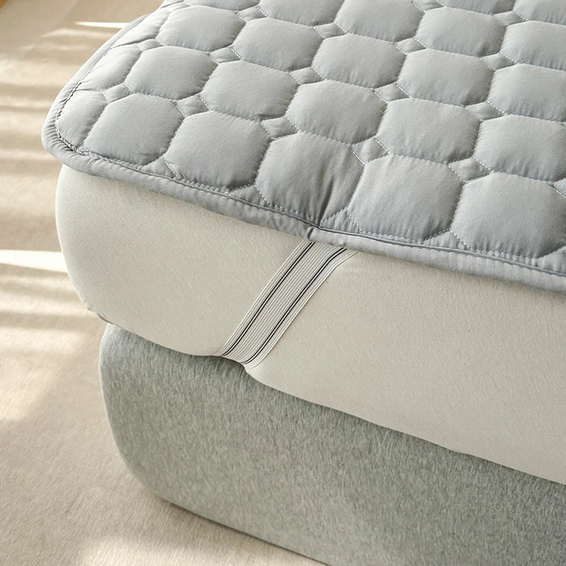 matelas épais blanc texture quadrillée antiacariens antibactéries breathable silent hypoallergenique elasticband