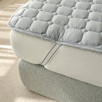 matelas épais blanc texture quadrillée antiacariens antibactéries breathable silent hypoallergenique elasticband