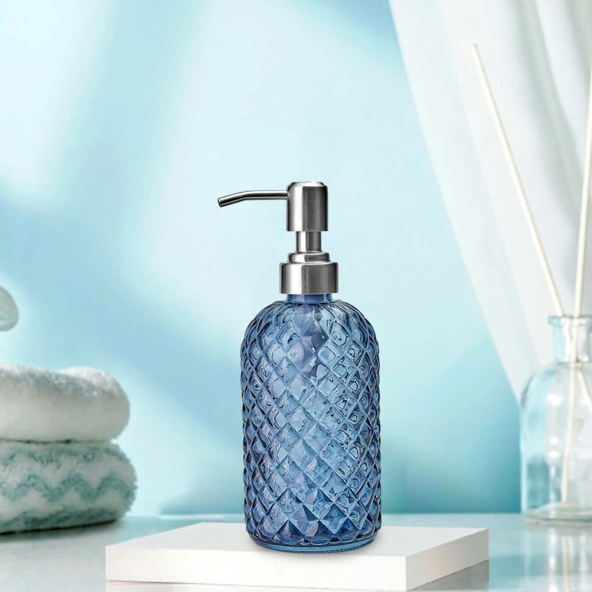 distributeur savon liquide verre transparent moderne bleu vert orange gris rechargeable comptoir salle bains