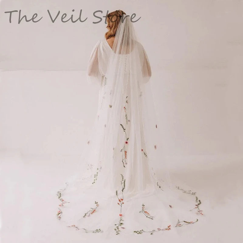 voile mariée blanc broderie florale rouge verte translucide classique romantique
