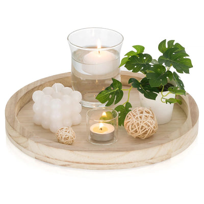 Plateau rond en bois rustique blanc sur table en décoration d'intérieur
