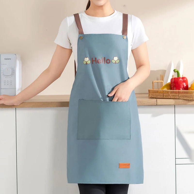 tablier cuisine imperméable bleu clair broderie fleurs poche avant moderne