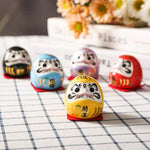 dolls japonaises traditionnelles artisanales couleurs vives yeux sourire symboles chinois ornement maison