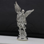 ornements métal saint michel dragon détaillé ailes armure noir argenté doré bronze