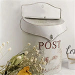 boîte lettres murale métal rose clair fleurs oiseaux vintage romantique motifs floraux doré postextérieur