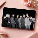étui carte bancaire kpop strays moderne noir gris blanc personnes costumes formels minimaliste