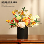 décoration intérieure moderne fleurs artificielles vase noir roses arrondies éléments dorés asiatique