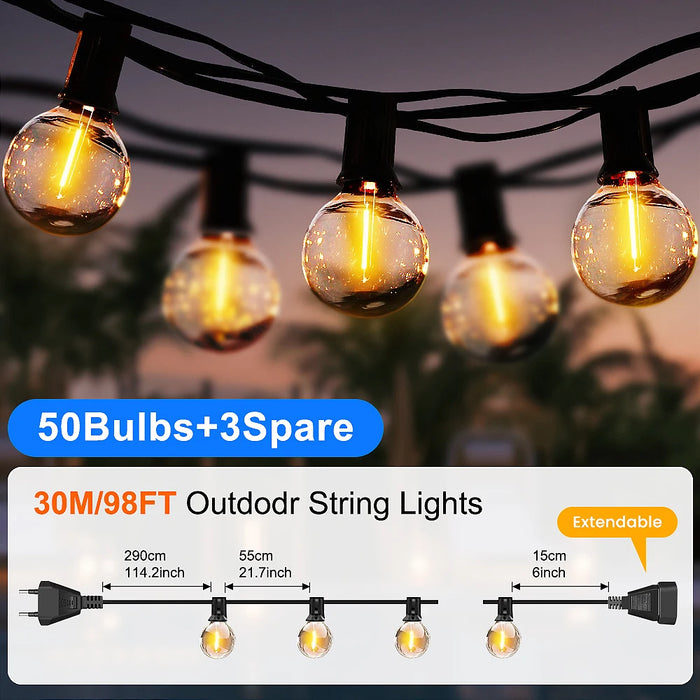 Guirlande lumineuse secteur 30 ampoules G40 blanc chaud IP65 dans un jardin