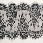 chimene table dentelle florale noire blanche transparente française deco mariage festive