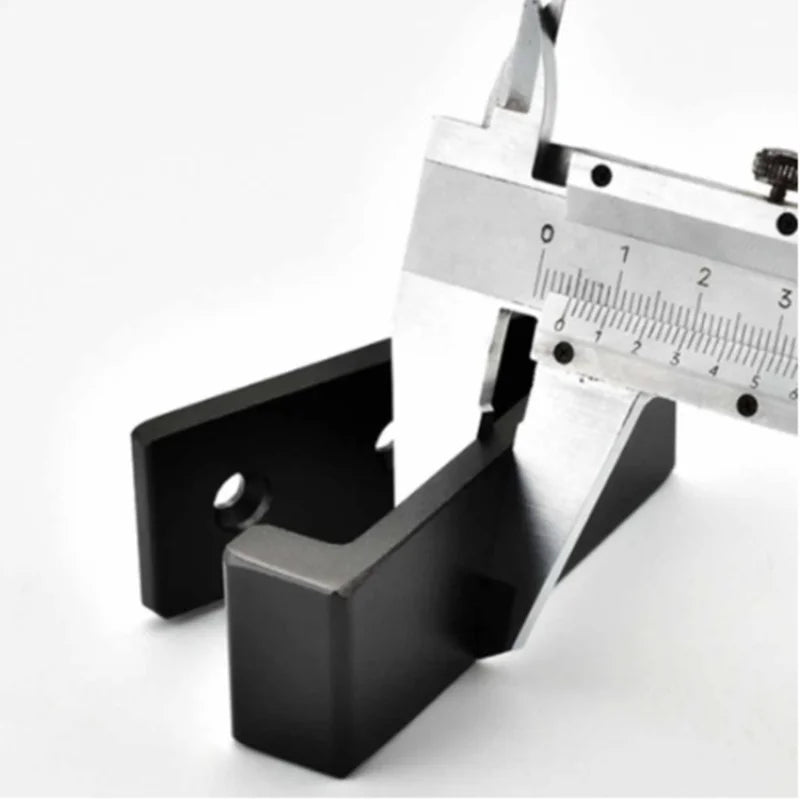 Patère murale pliante rétractée pour montrer son design compact
