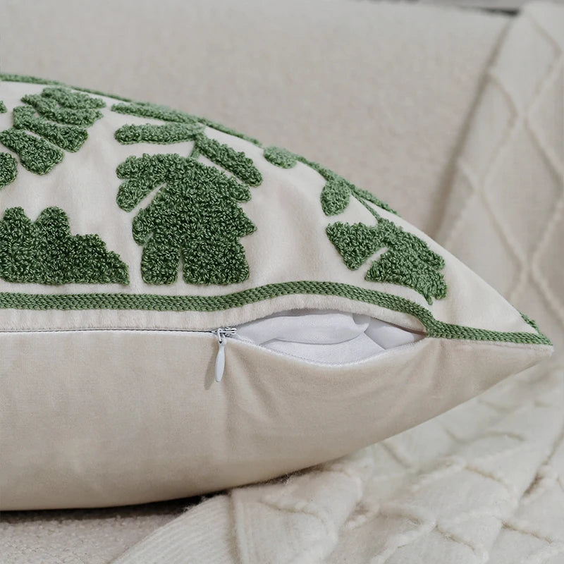 coussin vert brodé fleur motif moderne doublure blanche velours respectueux environnement dimension 45x45cm usage