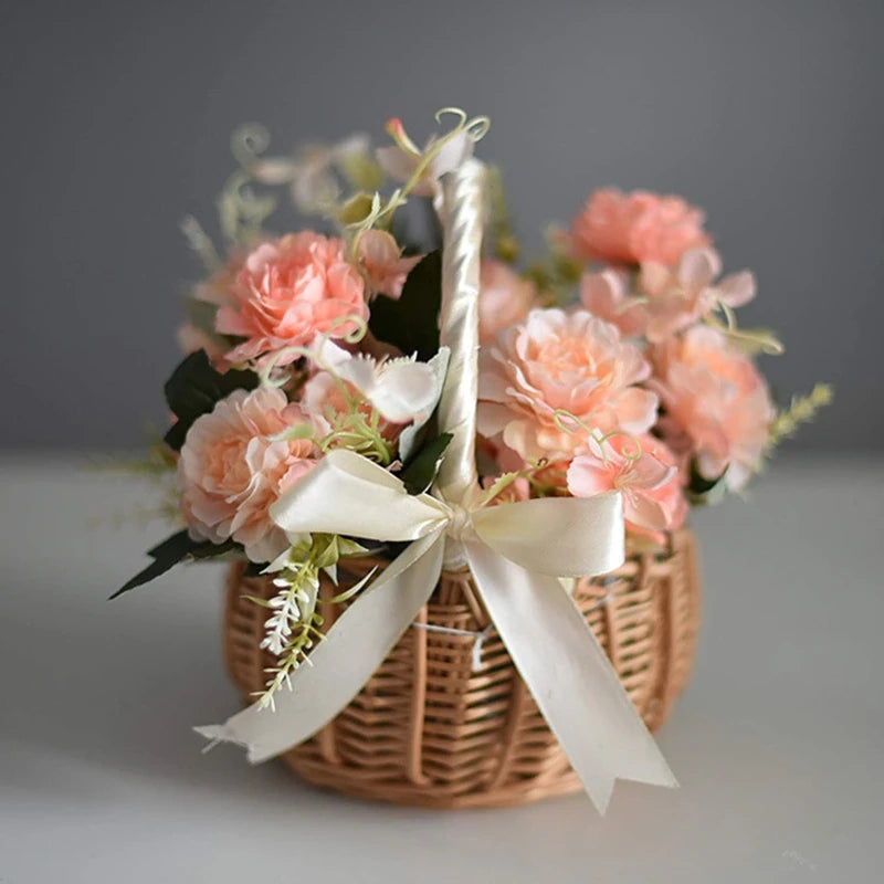 panier osier tressé marron clair classique ruban blanc poignée tressée decoration maison fleurs rangement