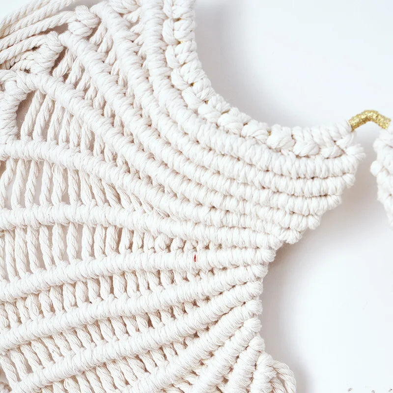 décoration murale ailes macramé blanc boho artisanal franges anneaux métalliques