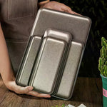 assiettes modernes gris métallisé mat opaques set table acier inoxydable fourchettes couteaux