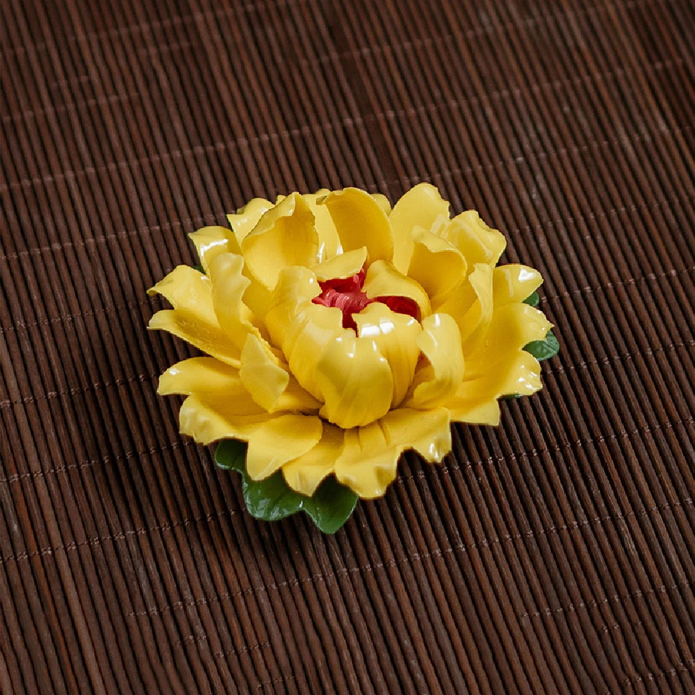 bougie fleur rose blanc jaune détails floraux artisanale décorative salon aromathérapie thé