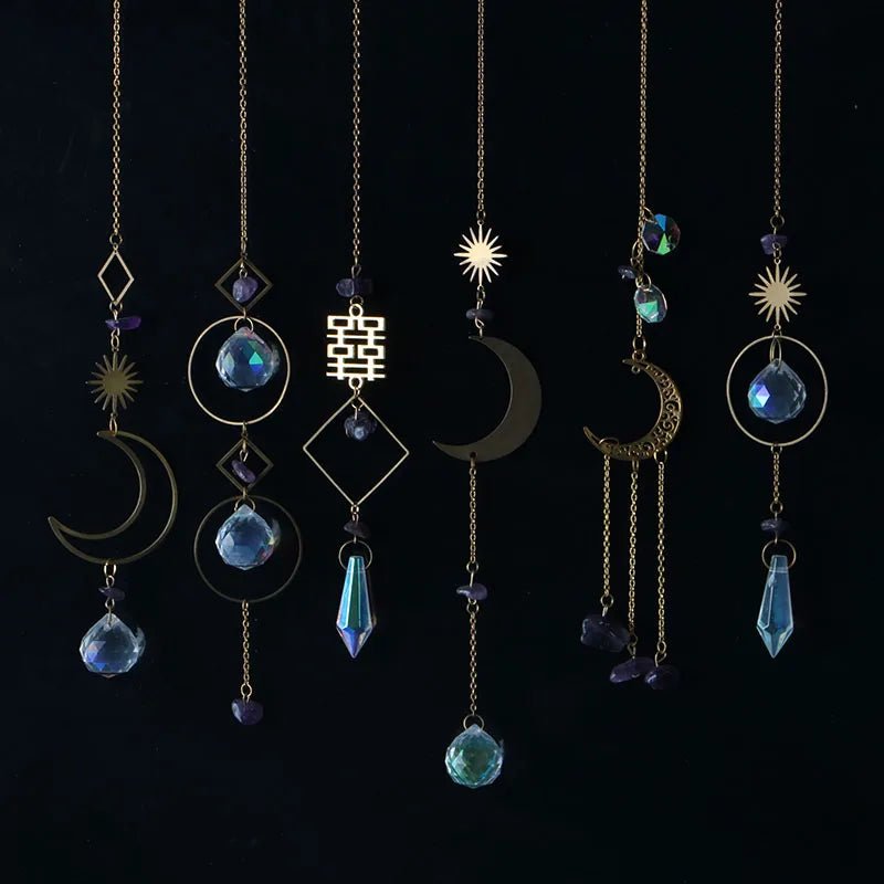 bijou pendentif cristal or bleu violet vert formes géométriques motifs oculaires translucides boho chic