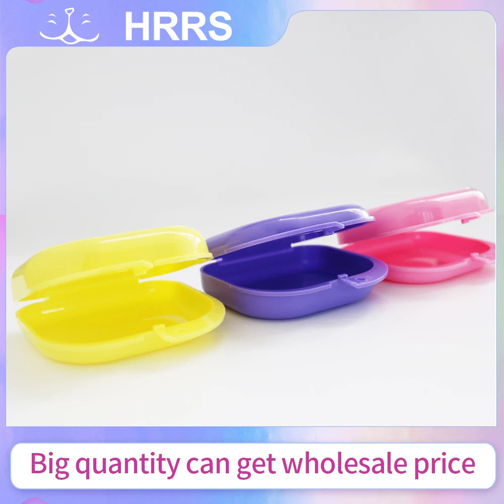 boîtes conservation prothèses dentaires violet bleu jaune rose blanc vert clips pratique compact