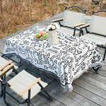 serviette table moderne ethnique motifs géométriques franges couleurs vives blanc bleu orange rouge noir