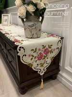 nappe décorative brodée fleurs motif floral vintage polyeste mariage festivité maison